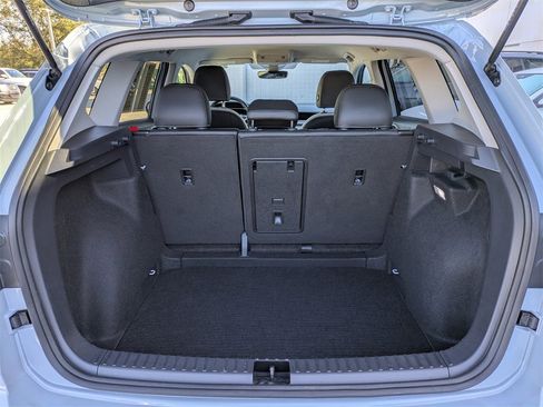 Certified 2025 Volkswagen Taos SE w/ Black Wheel Package image 13