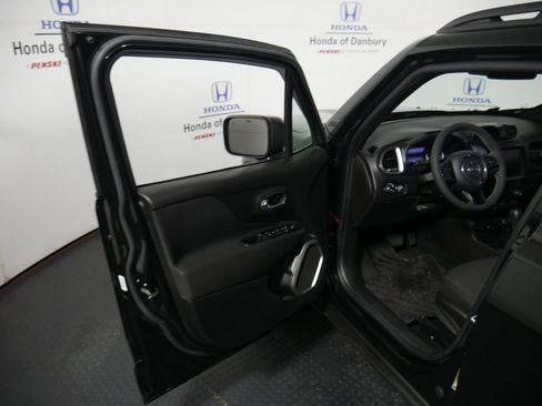 Used 2021 Jeep Renegade Latitude image 10