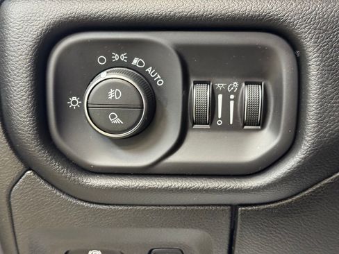 Used 2019 RAM 1500 Laramie AWD/4WD image 30