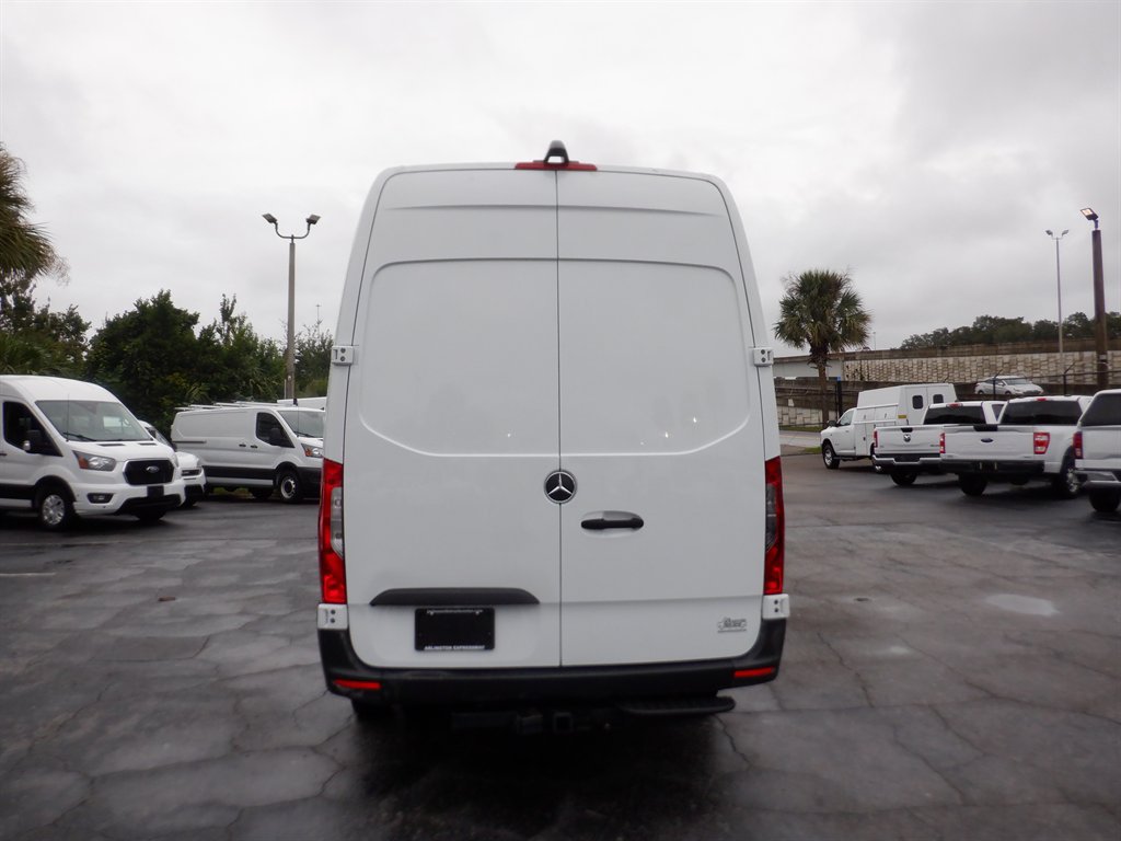Used 2022 Mercedes-Benz Sprinter 4500 image 4