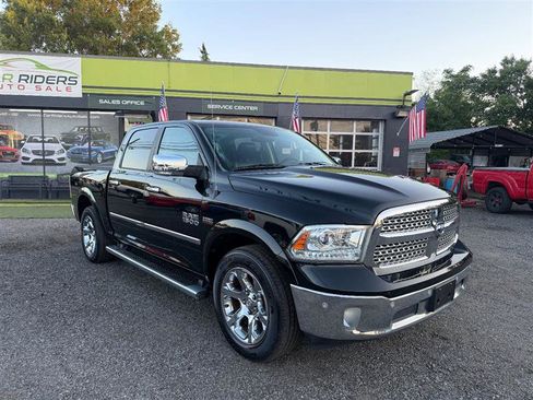 Used 2015 RAM 1500 Laramie w/ Convenience Group AWD/4WD image 3