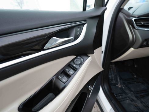 Used 2018 Buick Enclave Essence image 7