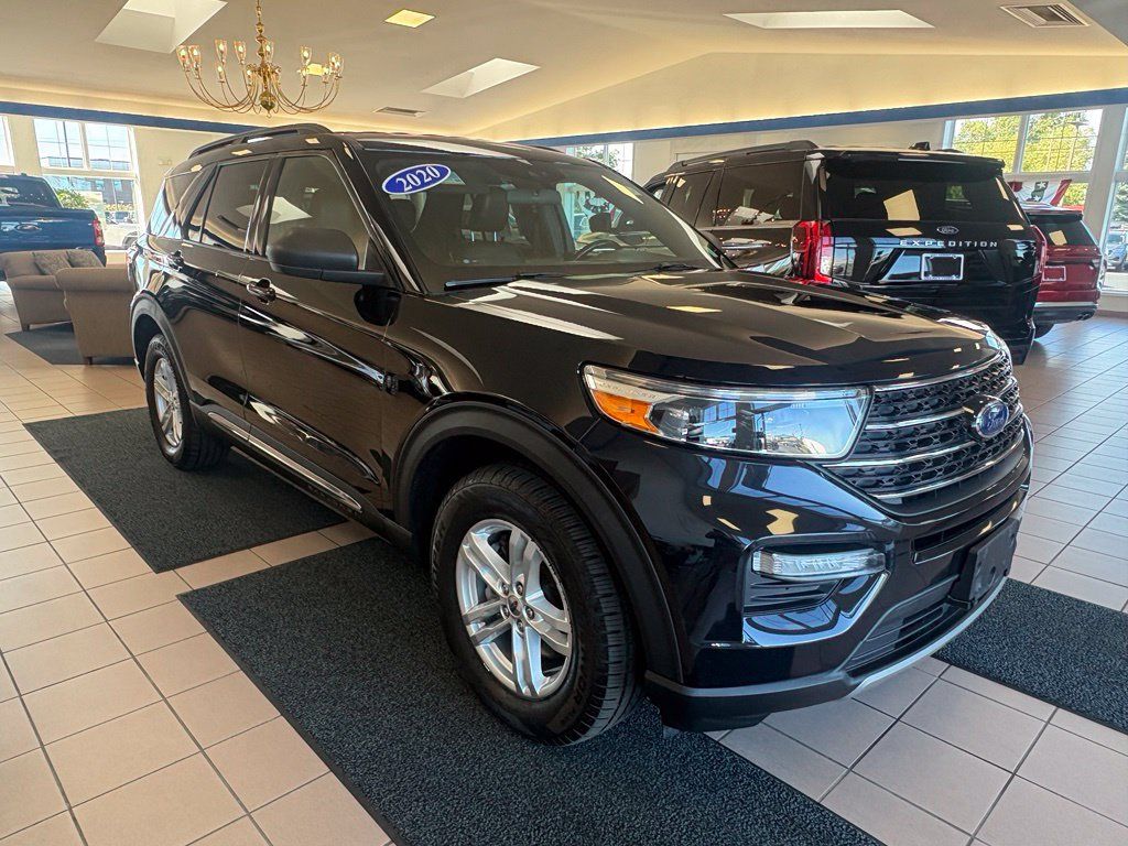 Used 2020 Ford Explorer XLT w/ Equipment Group 202A AWD/4WD image 7