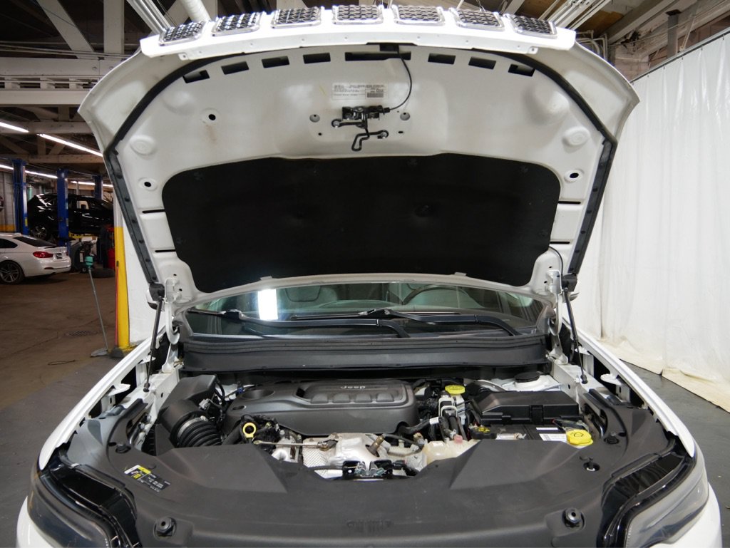 Used 2019 Jeep Cherokee Latitude Plus w/ Comfort/Convenience Group AWD/4WD image 30