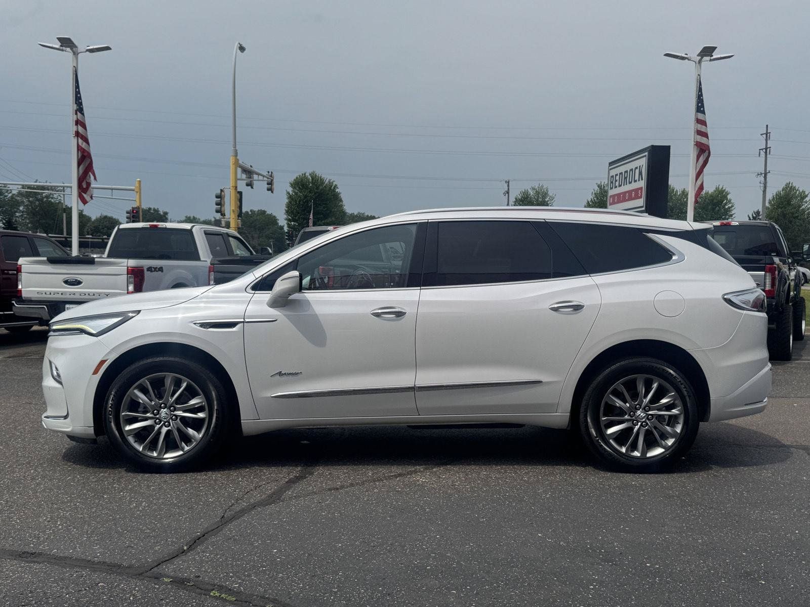 Used 2023 Buick Enclave Avenir w/ Avenir Technology Package AWD/4WD image 4
