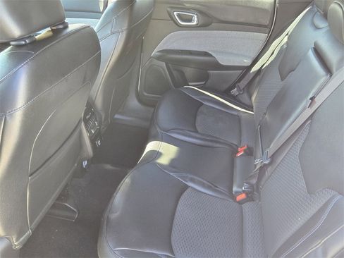 Used 2024 Jeep Compass Latitude image 12