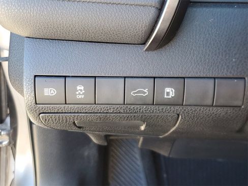 Used 2018 Toyota Camry XSE image 18