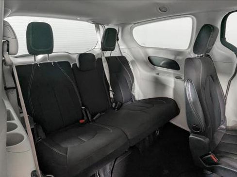 Used 2023 Chrysler Voyager LX image 21