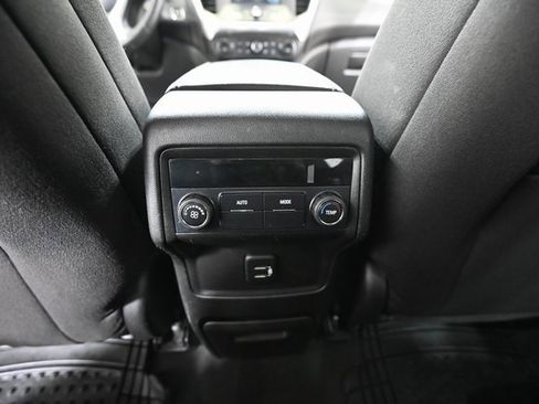 Used 2017 GMC Acadia SLE image 29