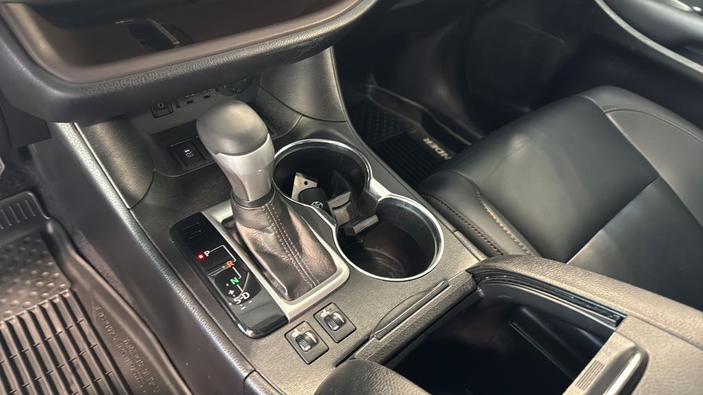 Used 2019 Toyota Highlander XLE AWD/4WD image 31