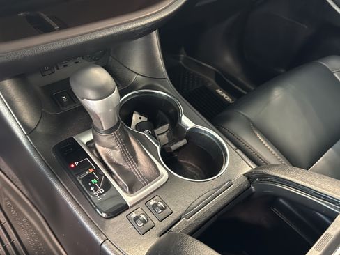 Used 2019 Toyota Highlander XLE AWD/4WD image 31