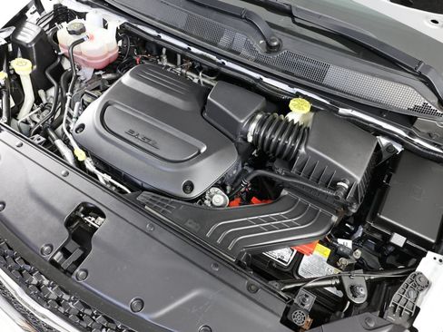 Used 2024 Chrysler Pacifica Touring-L FWD image 33