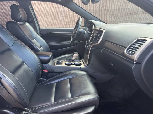 Used 2017 Jeep Grand Cherokee Limited AWD/4WD image 14
