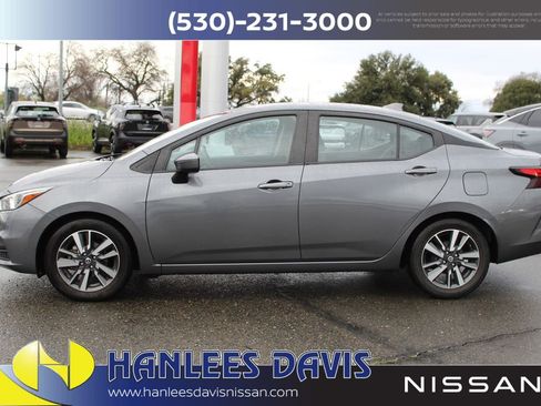 Used 2021 Nissan Versa SV image 2