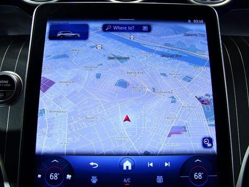 Used 2025 Mercedes-Benz GLC 300 4MATIC image 11