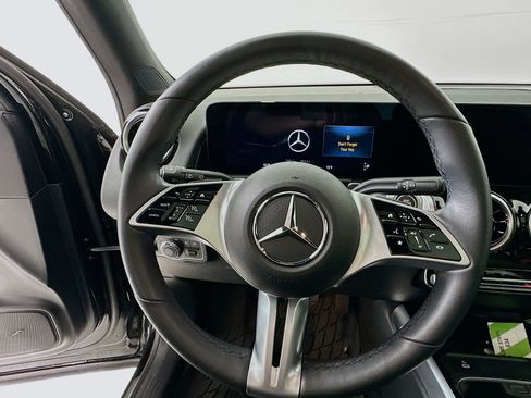 Used 2026 Mercedes-Benz GLB 250 4MATIC image 12