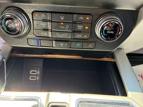 Used 2019 Ford F150 Lariat w/ Equipment Group 502A Luxury AWD/4WD image 22