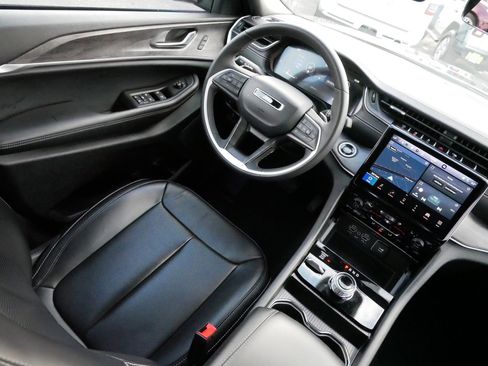 Used 2024 Jeep Grand Cherokee L Limited w/ Luxury Tech Group II image 9