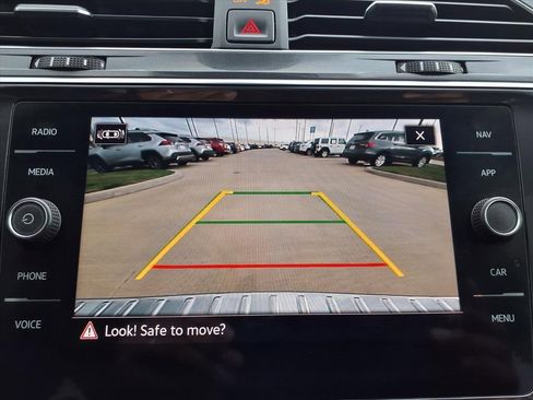 Used 2021 Volkswagen Tiguan SEL image 5