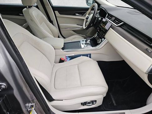 Used 2021 Jaguar XF SE RWD image 22