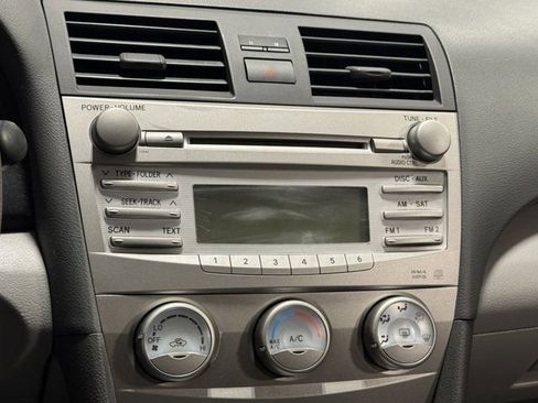 Used 2010 Toyota Camry LE FWD image 12