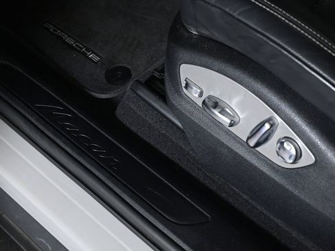 Certified 2023 Porsche Macan AWD/4WD image 24