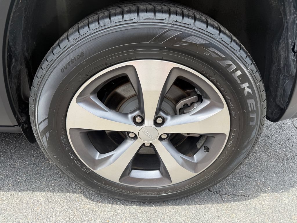 Used 2021 Jeep Cherokee Limited AWD/4WD image 45