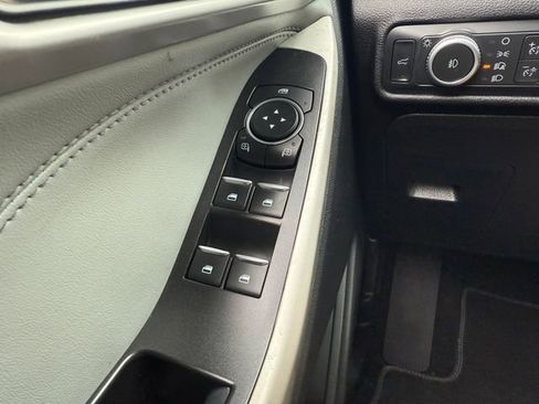 Used 2022 Ford Explorer XLT w/ Equipment Group 202A image 21