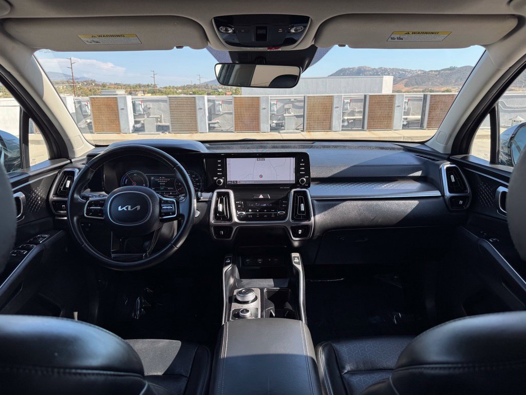 Used 2023 Kia Sorento EX w/ Panoramic Sunroof Package AWD/4WD image 12
