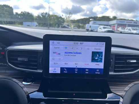 Used 2023 Ford Explorer Limited w/ Equipment Group 301A image 17