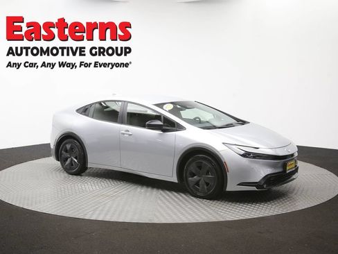 Used 2025 Toyota Prius LE FWD image 46