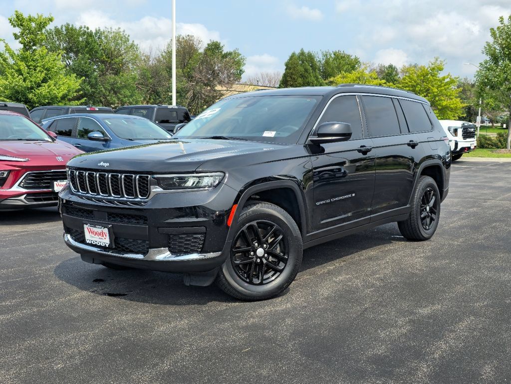 Used 2022 Jeep Grand Cherokee L Laredo w/ Luxury Tech Group I AWD/4WD image 2