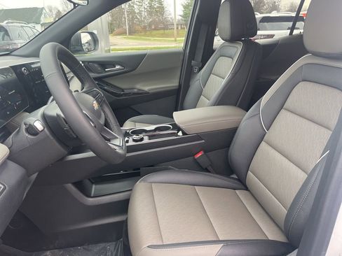 New 2026 Chevrolet Equinox LT w/ Convenience Package II FWD image 12