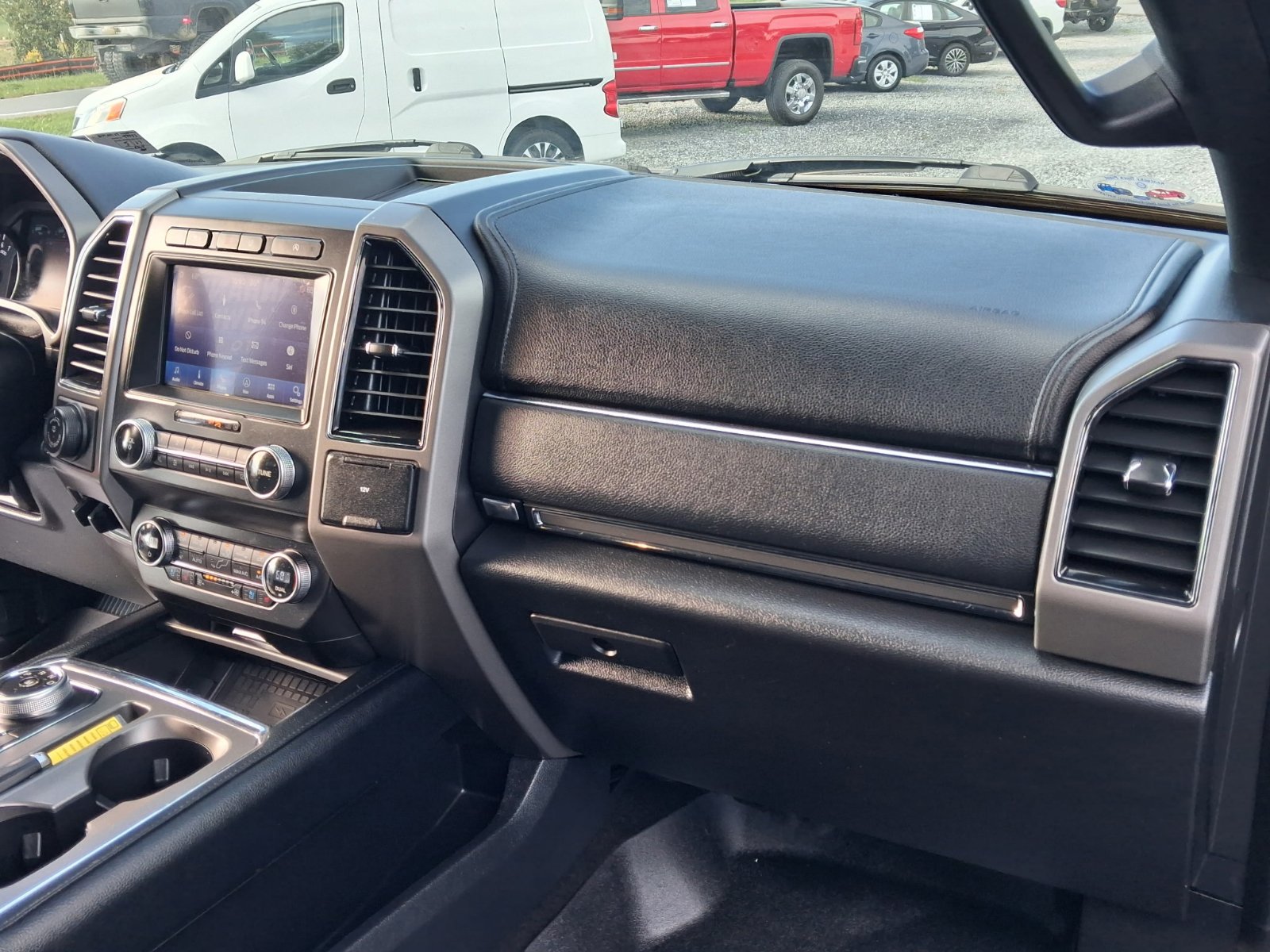 Used 2020 Ford Expedition XLT w/ Equipment Group 202A AWD/4WD image 26
