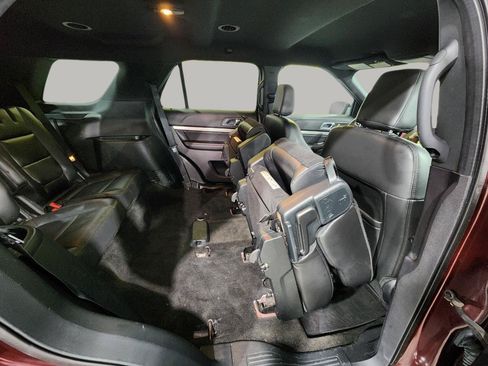 Used 2018 Ford Explorer XLT w/ Equipment Group 202A AWD/4WD image 39