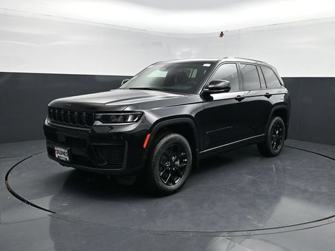 New 2026 Jeep Grand Cherokee Altitude AWD/4WD image 4