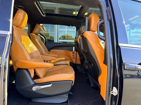 Used 2021 Chrysler Pacifica Pinnacle image 37