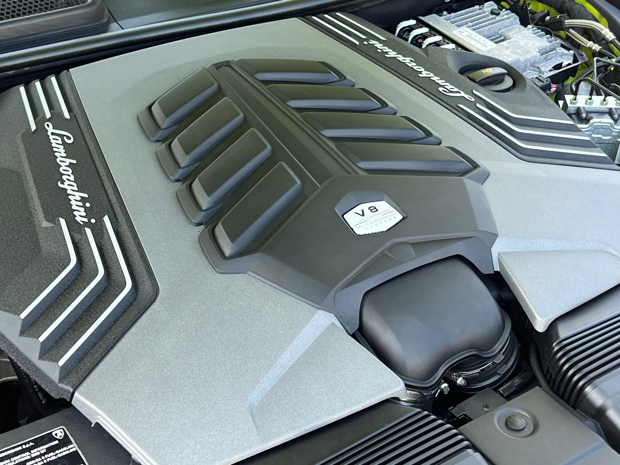 Used 2022 Lamborghini Urus AWD/4WD image 45