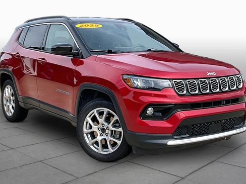 Used 2025 Jeep Compass Limited AWD/4WD image 3