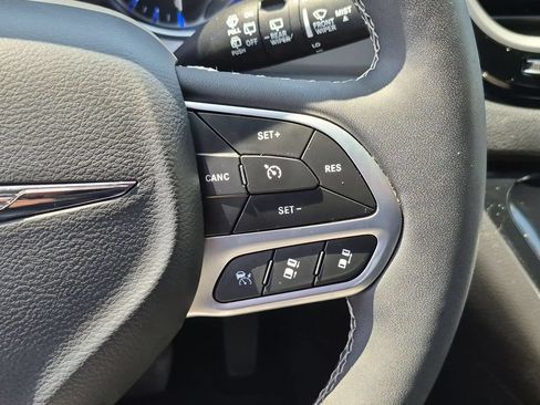 Used 2025 Chrysler Pacifica Select FWD image 22