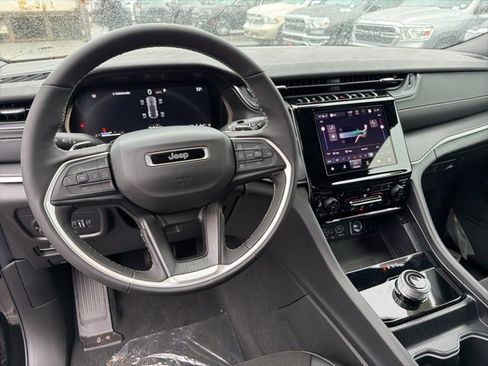 New 2025 Jeep Grand Cherokee 4WD image 12