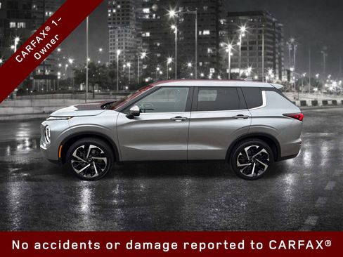 Used 2024 Mitsubishi Outlander SE image 3