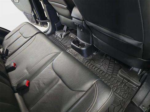 Used 2015 Jeep Wrangler Unlimited Rubicon image 13