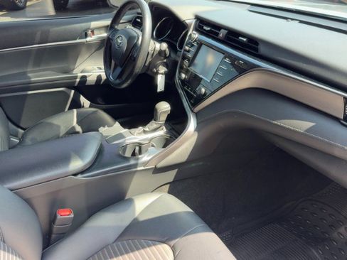 Used 2019 Toyota Camry SE FWD image 14
