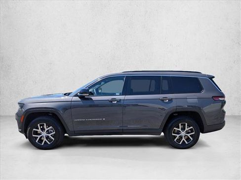 Used 2025 Jeep Grand Cherokee L Limited AWD/4WD image 9