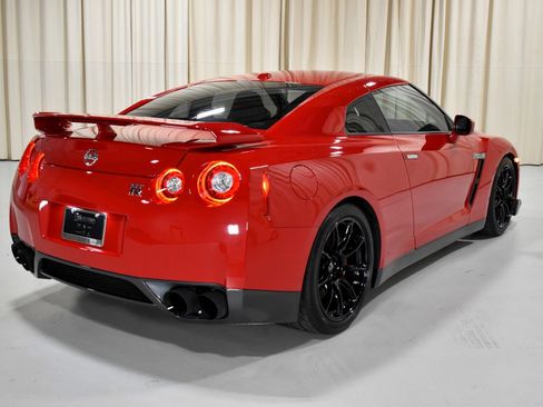 Used 2009 Nissan GT-R Premium AWD/4WD image 5