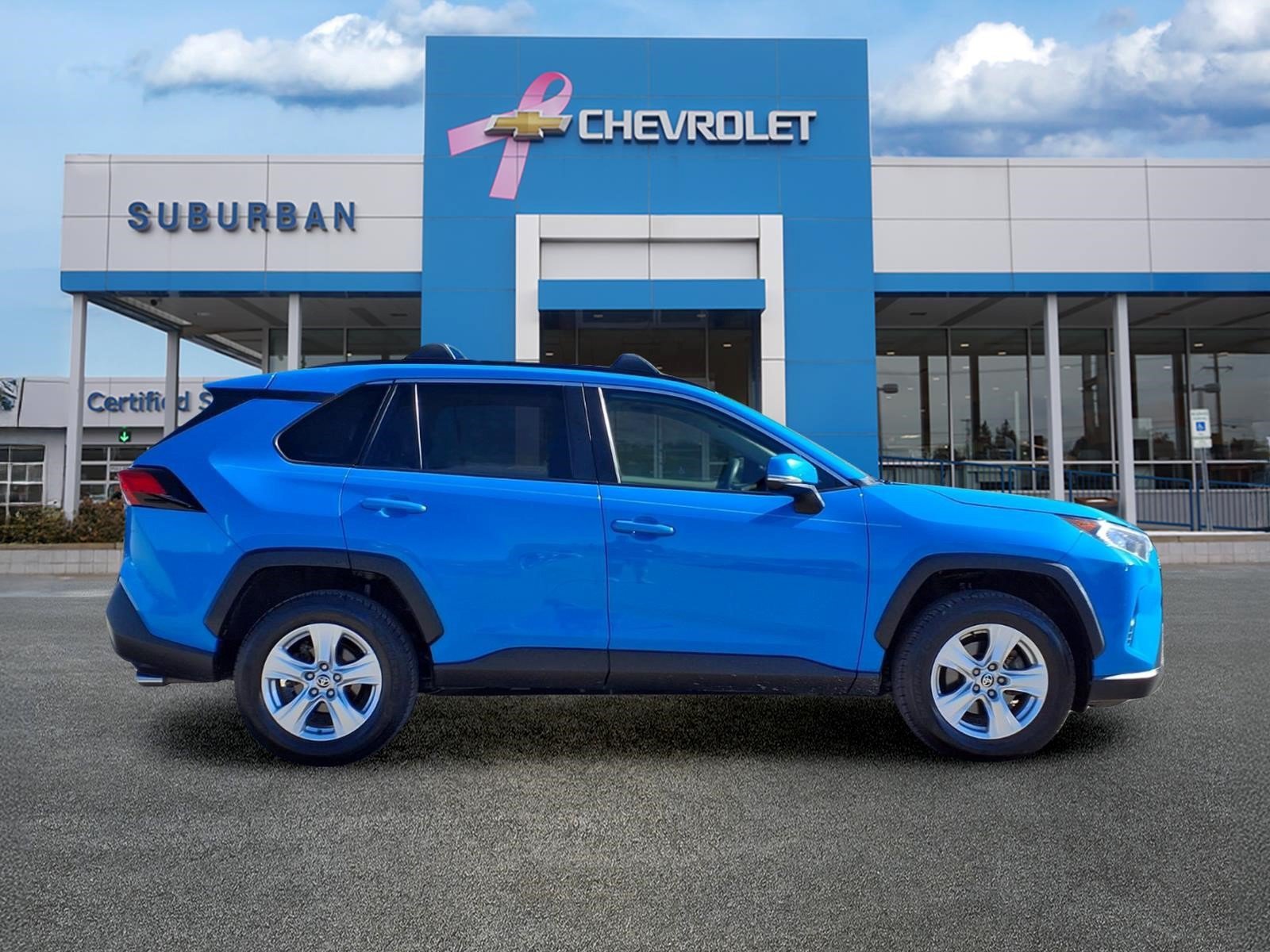 Used 2020 Toyota RAV4 XLE w/ Convenience Package FWD image 4