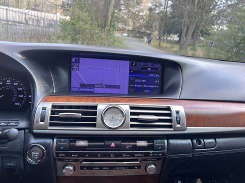 Used 2013 Lexus LS 460 Base 4dr Sedan w/ Comfort Pkg image 17