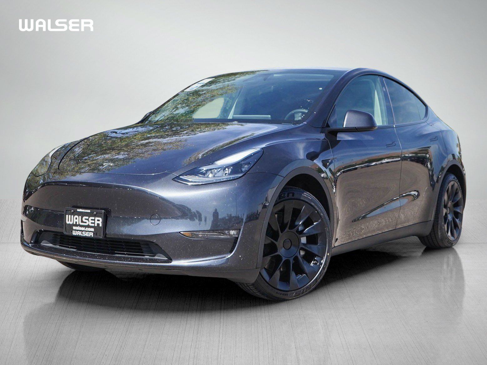 Used 2024 Tesla Model Y Long Range AWD/4WD image 1