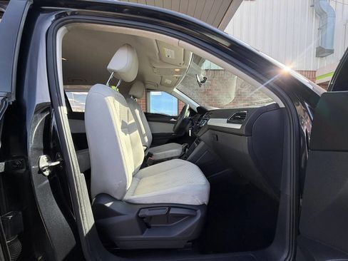 Used 2018 Volkswagen Tiguan S image 15